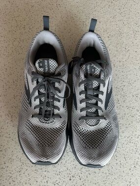 Brooks Revel 5 Men's Running Shoes — Gray and Black Breathable Trainers